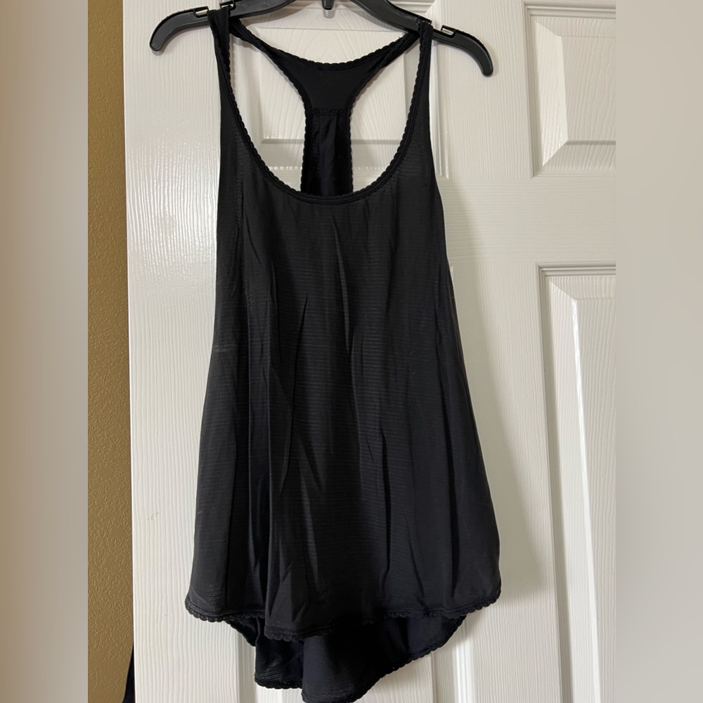 Lululemon black workout tank top with subtle tan stripes size small women